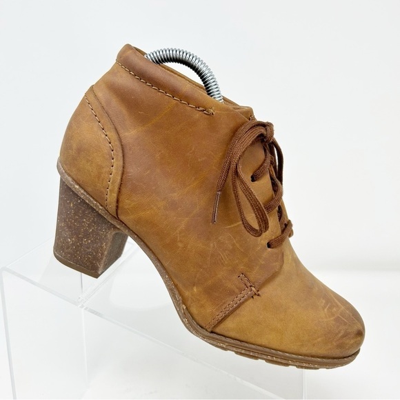 Clarks Brown Tan Leather Sashlin Sue Ankle Lace Up Booties Size 9 Comfort - Picture 1 of 13